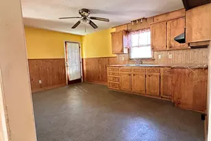 621 E 11th St, Newton, NC 28658 - Photo 11