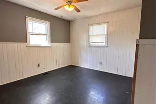 621 E 11th St, Newton, NC 28658 - Photo 21