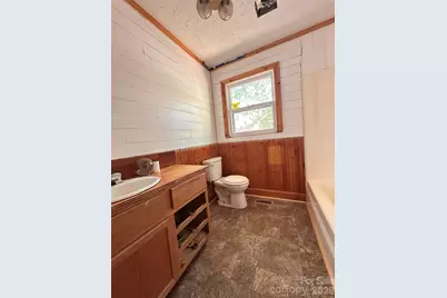 621 E 11th Street, Newton, NC 28658 - Photo 17