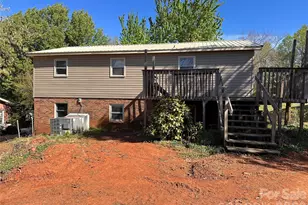 621 E 11th St, Newton, NC 28658 - Photo 5