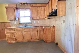 621 E 11th St, Newton, NC 28658 - Photo 13