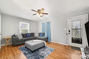 537 Kentbrook Dr, Charlotte, NC 28213 - Photo 9