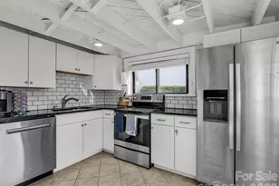 609 Edgewood Ave, Hendersonville, NC 28792 - Photo 11