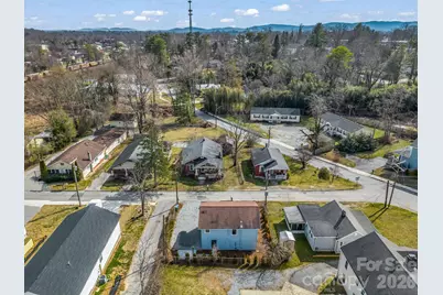 609 Edgewood Avenue, Hendersonville, NC 28792 - Photo 33