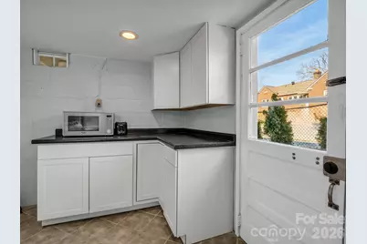 609 Edgewood Avenue, Hendersonville, NC 28792 - Photo 15