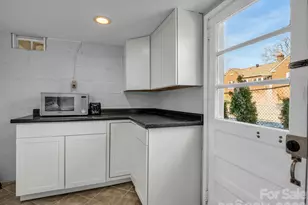 609 Edgewood Ave, Hendersonville, NC 28792 - Photo 15