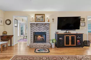 24 Abbey Ln, Hendersonville, NC 28739 - Photo 9