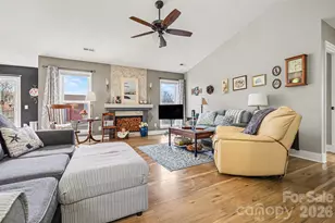 9908 Peppermint Ln, Charlotte, NC 28215 - Photo 7