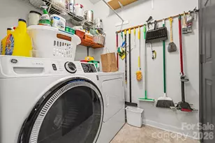 9908 Peppermint Ln, Charlotte, NC 28215 - Photo 15