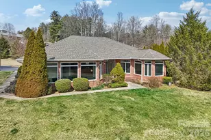 39 Beaumont Dr, Hendersonville, NC 28739 - Photo 1