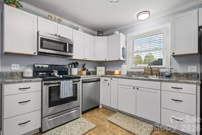 160 Elm Avenue, Hudson, NC 28638 - Photo 9