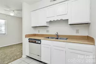 6121 Heathstone Ln, Charlotte, NC 28210 - Photo 9