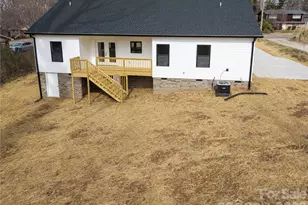 1949 Colonial Ln, Hickory, NC 28601 - Photo 17