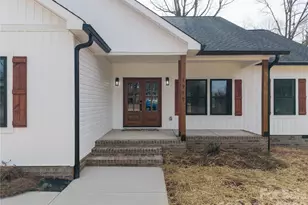 1949 Colonial Ln, Hickory, NC 28601 - Photo 15