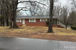 1235 27th Ave NE, Hickory, NC 28601 - Photo 1