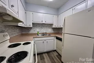 427 6th Ave W, Hendersonville, NC 28739 - Photo 5