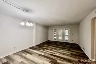 427 6th Ave W, Hendersonville, NC 28739 - Photo 3