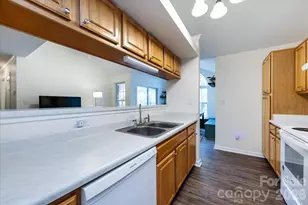 2566 Carya Pond Ln, Charlotte, NC 28212 - Photo 17