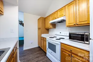 2566 Carya Pond Ln, Charlotte, NC 28212 - Photo 15