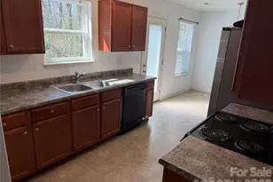 1240 Pinehaven Ct, Charlotte, NC 28215 - Photo 9