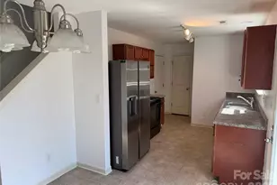 1240 Pinehaven Ct, Charlotte, NC 28215 - Photo 7