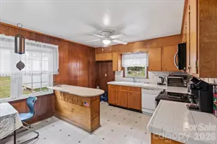 8224 Carrolwood Dr, Charlotte, NC 28217 - Photo 9