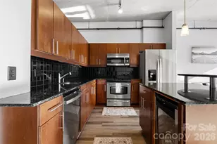 505 E 6th St, Charlotte, NC 28202 - Photo 7