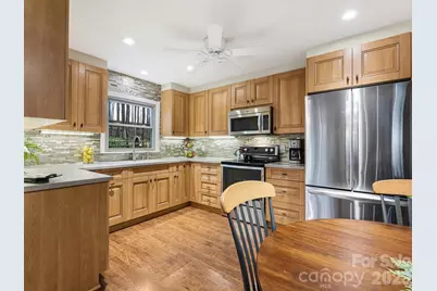 7801 Meadowview Lane, Charlotte, NC 28270 - Photo 15