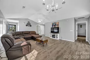 164 Alexander Dr, Hopkins, SC 29061 - Photo 5