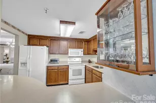 303 Sugar Top Dr, Sugar Mountain, NC 28604 - Photo 7