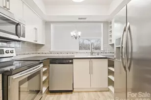 9404 S Vicksburg Park Ct, Charlotte, NC 28210 - Photo 3