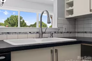 9404 S Vicksburg Park Ct, Charlotte, NC 28210 - Photo 5