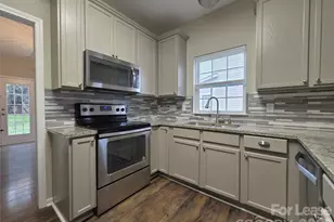 2023 Heywood Ave, Charlotte, NC 28208 - Photo 5