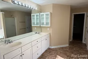 7501 Lady Bank Dr, Charlotte, NC 28269 - Photo 9