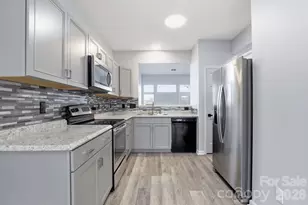 7978 Mariners Pointe Cir, Denver, NC 28037 - Photo 3