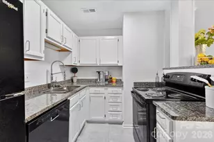 5917 Crape Myrtle Ln, Charlotte, NC 28216 - Photo 15