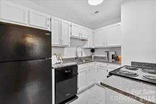 5917 Crape Myrtle Ln, Charlotte, NC 28216 - Photo 17