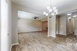 8550 River Ridge Dr, Charlotte, NC 28213 - Photo 9