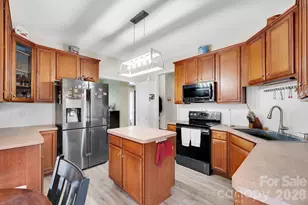 9319 Arbor Creek Dr, Charlotte, NC 28269 - Photo 5