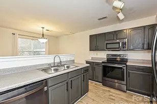 8712 Westhope St, Charlotte, NC 28216 - Photo 5