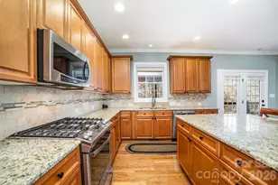 3308 Grandeur Rd, Charlotte, NC 28269 - Photo 9