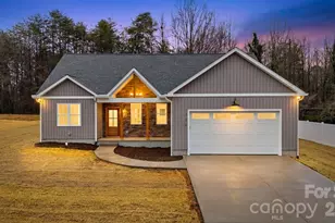 326 E Pine St, Maiden, NC 28650 - Photo 1