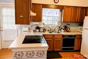 10120 Rockwood Rd, Charlotte, NC 28215 - Photo 13