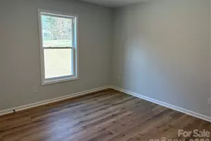 326 S Greenbriar Rd, Statesville, NC 28625 - Photo 9