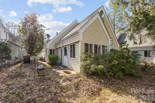 11 Stuart Cir, Asheville, NC 28804 - Photo 5