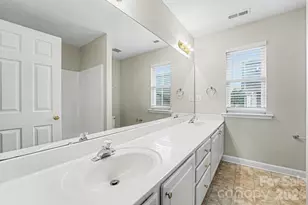 4718 Eastwycke Pl Dr, Charlotte, NC 28215 - Photo 11