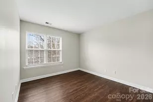 4718 Eastwycke Pl Dr, Charlotte, NC 28215 - Photo 13