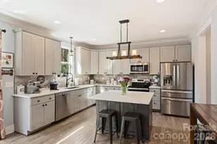 306 Breezewood Dr, Charlotte, NC 28262 - Photo 9