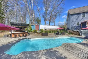 306 Breezewood Dr, Charlotte, NC 28262 - Photo 41