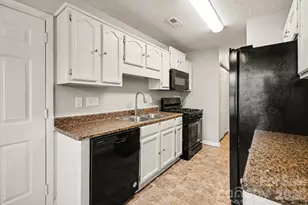 6027 Running Deer Rd, Charlotte, NC 28214 - Photo 7